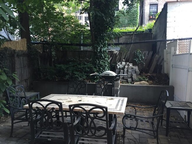 Foto del edificio - 212 E 35th St