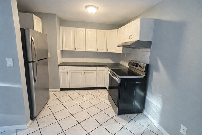 Building Photo - 4 Universal St