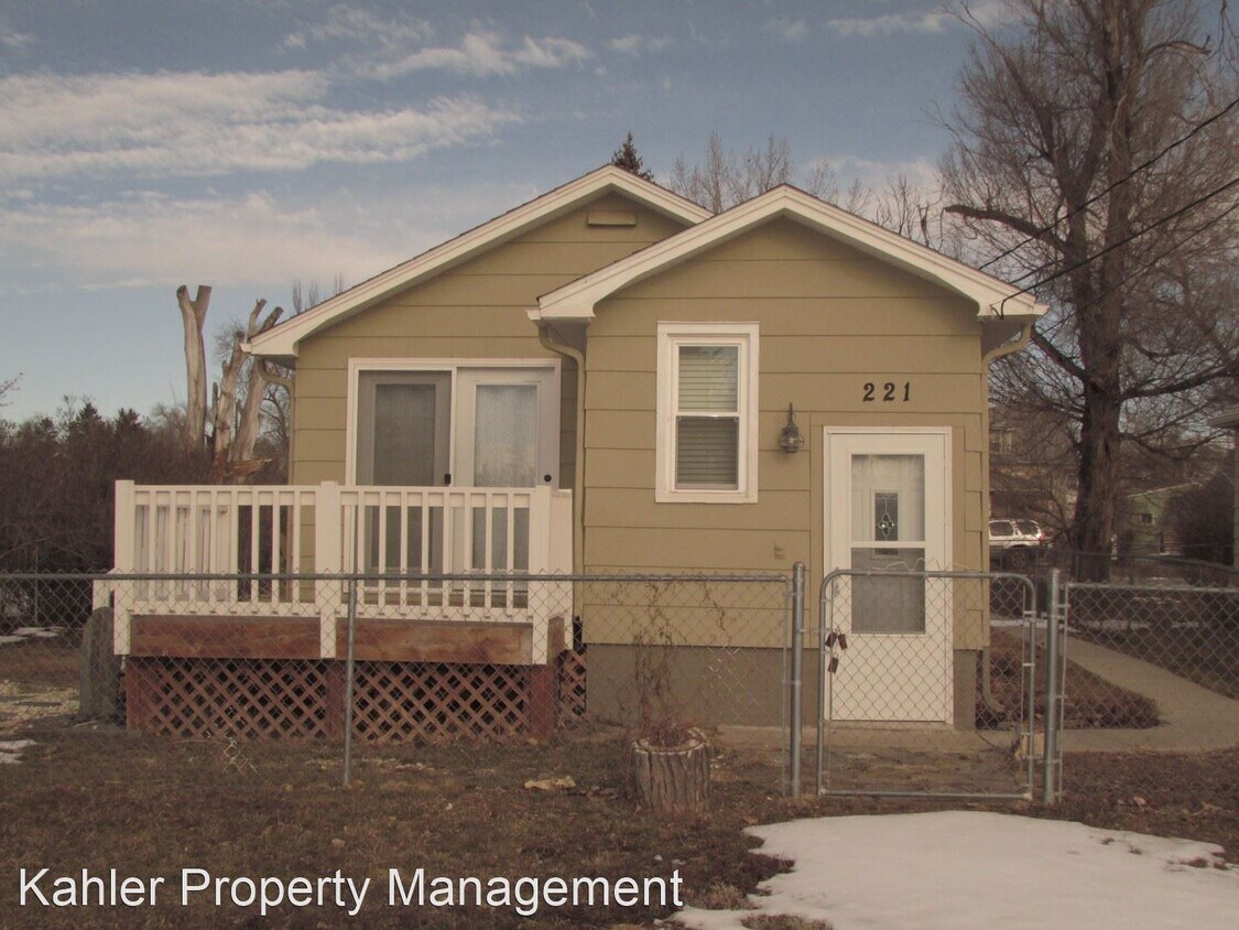 2 br, 1 bath House 221 E Jackson St House Rental in Rapid City, SD