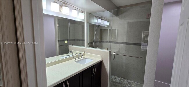 Foto del edificio - 1272 NW 170th Terrace