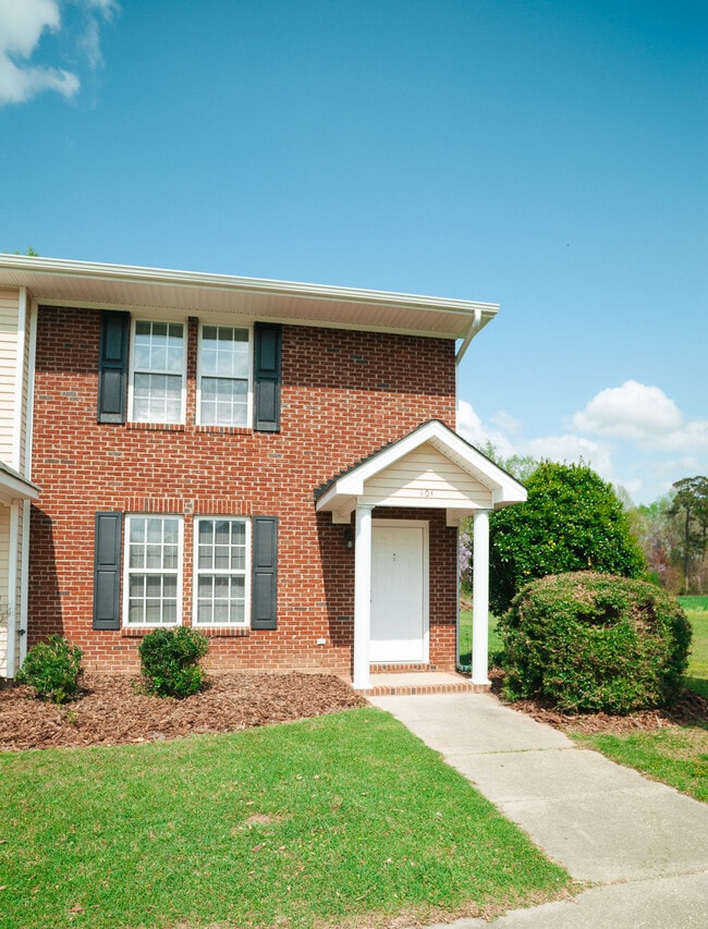 Building Photo - 90 Anna St