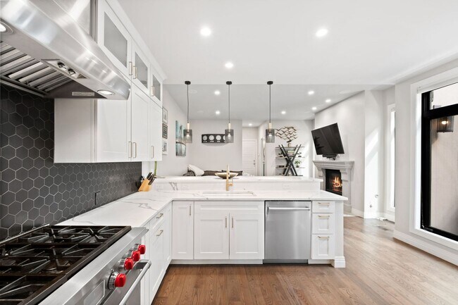 Foto del edificio - Luxury 4BD, 6BA Cherry Creek Home with 4 Outdoor Spaces