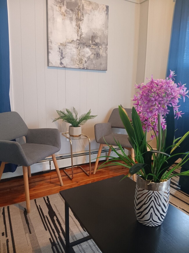 Building Photo - 125 Salina St