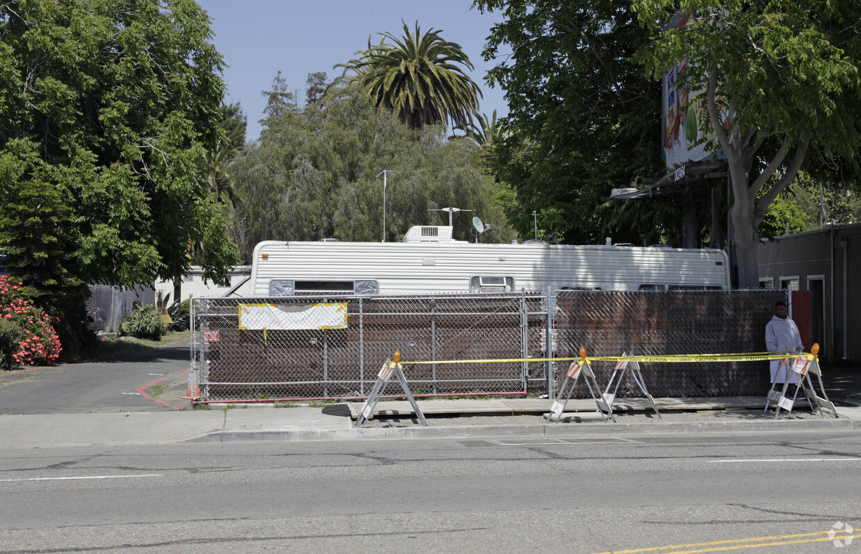 Foto del edificio - The Pines Trailer Park