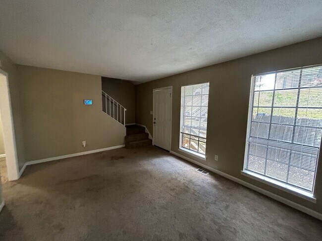 Foto del edificio - 1711 6th Pl Cir NW