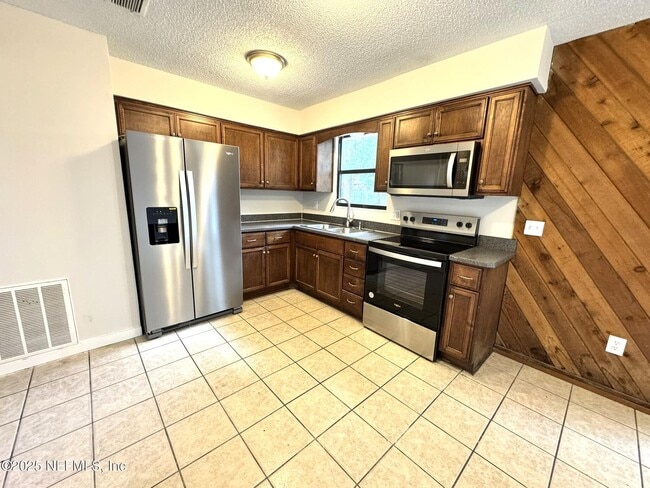 Building Photo - 119 Arden Dr