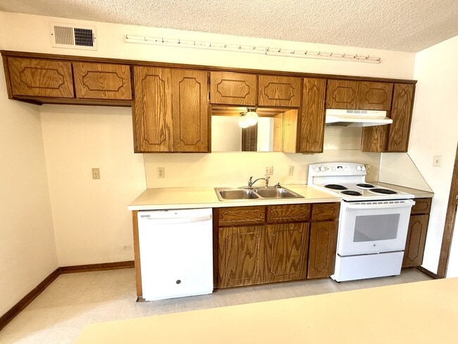 Building Photo - 2208 Shenandoah Dr