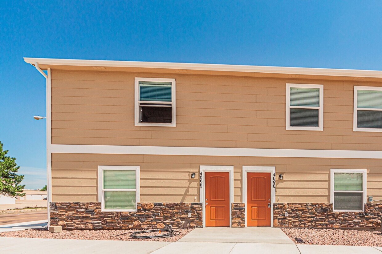 Primary Photo - STYLISH 3-BEDROOM TOWNHOME w/ A/C **LIKE N...