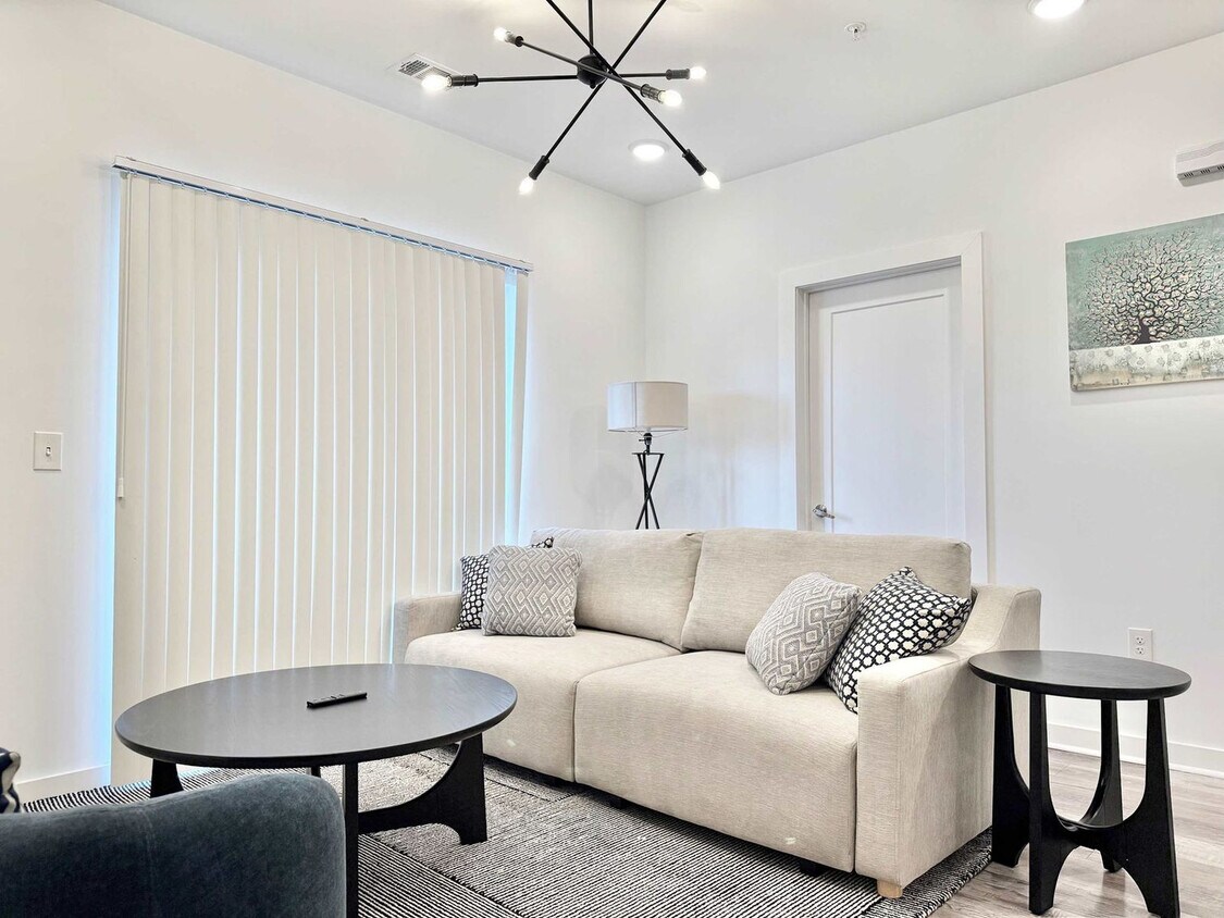 Foto principal - 525 Parkway Dr NE