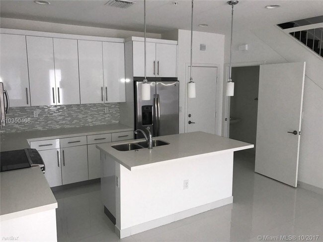 Foto del edificio - 2630 NE 213th St