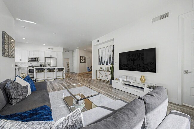Foto del edificio - 7300 E Earll Dr