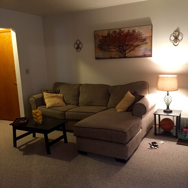 12116 W Bluemound Rd Unit 16, Wauwatosa, WI 53226 Apartments in