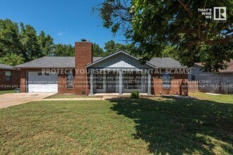 Building Photo - 424 E Malinda Dr