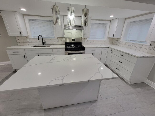 Building Photo - 5521 W 63rd Pl