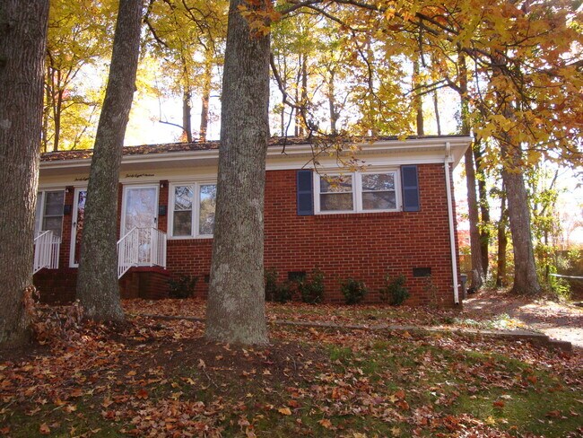 Building Photo - 2 Bedroom Duplex in Sheffield Park with ea...