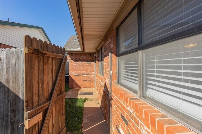 Building Photo - 1409 Sequoyah Ave