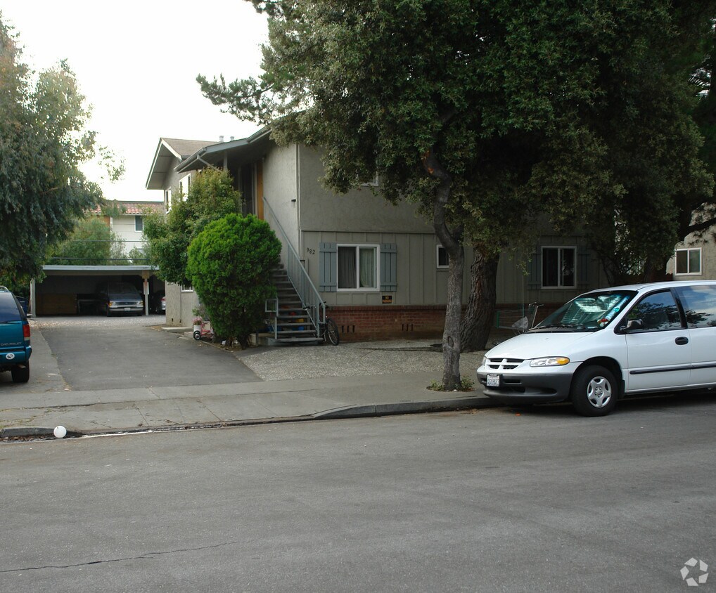Foto del edificio - 982 Helen Ave