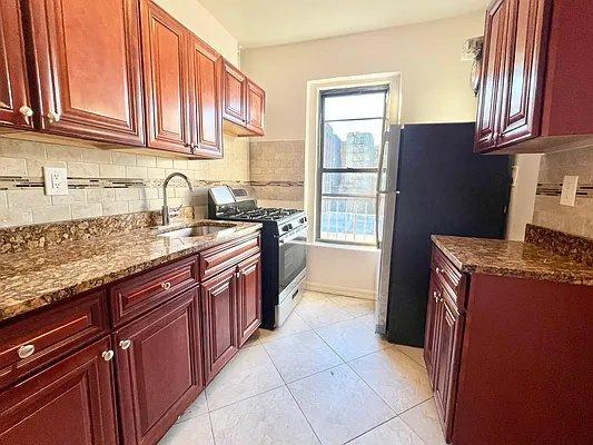 Building Photo - 2 bedroom in BRONX NY 10456
