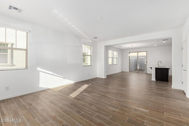 Foto del edificio - 3731 N 99th Dr