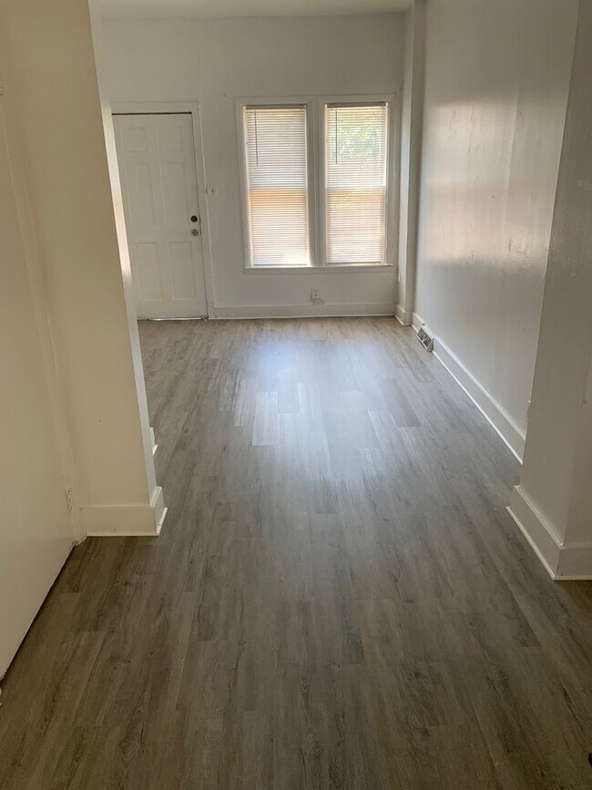 Building Photo - Newly Renovated 3 Bedroom House