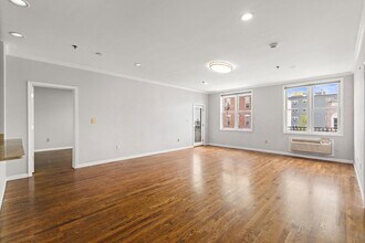 Building Photo - 518 Monroe St