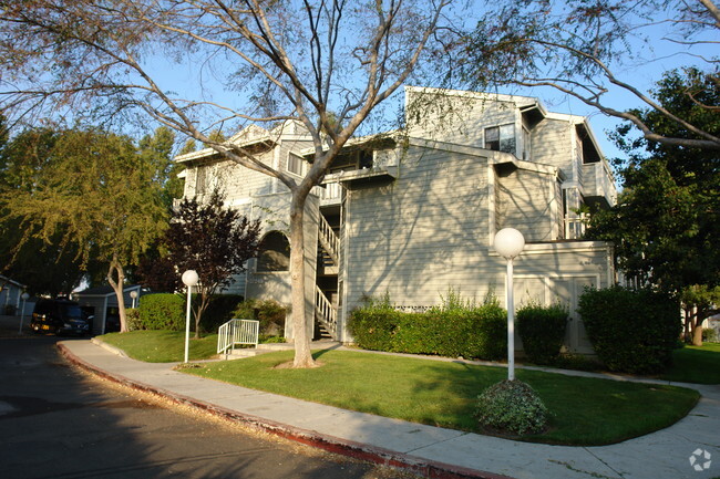 Building Photo - Meadowbrook