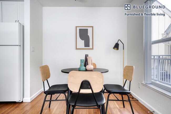 Foto del edificio - 1220 N Fair Oaks Ave