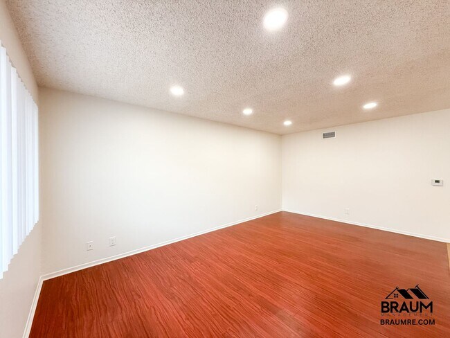 Foto del edificio - 221 W Elm Ave