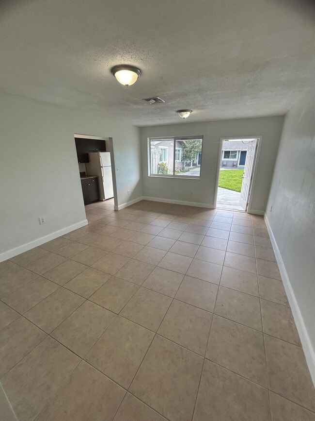 Building Photo - 7421 Venetian St