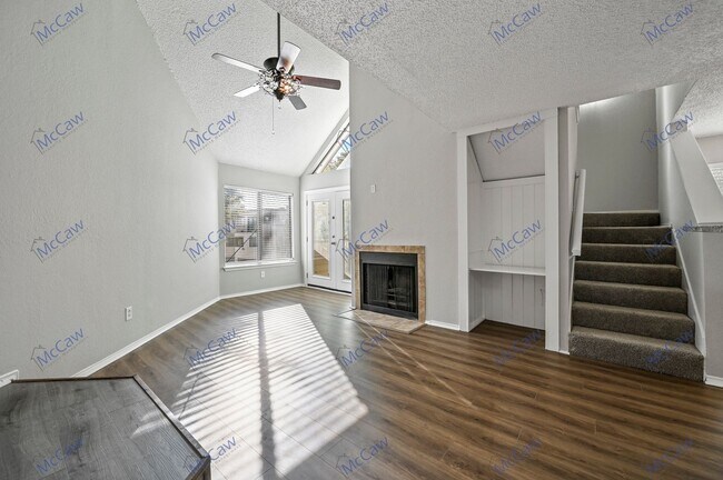 Foto del edificio - Stunning Custom 2/2 Condo in Arlington Oak...