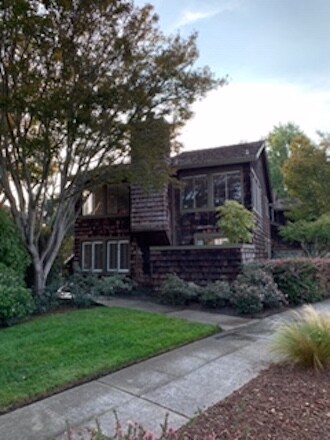 Building Photo - 2750 Sea View Pkwy