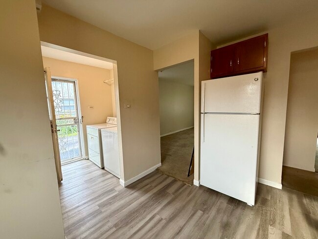 Building Photo - 1374 Forest Pl