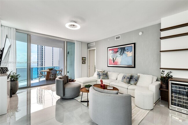 Foto del edificio - 17550 Collins Ave