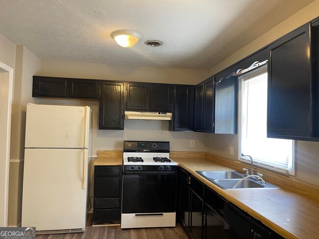 Building Photo - 105 Oak Hill Cir