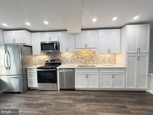Building Photo - 5817 Burke Manor Ct