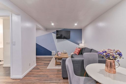 Foto del edificio - Stunning 1 bedroom 1 bathroom apartment in Queen Anne
