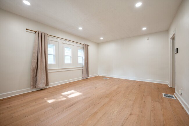 Foto del edificio - 3438 Carrollton Ave