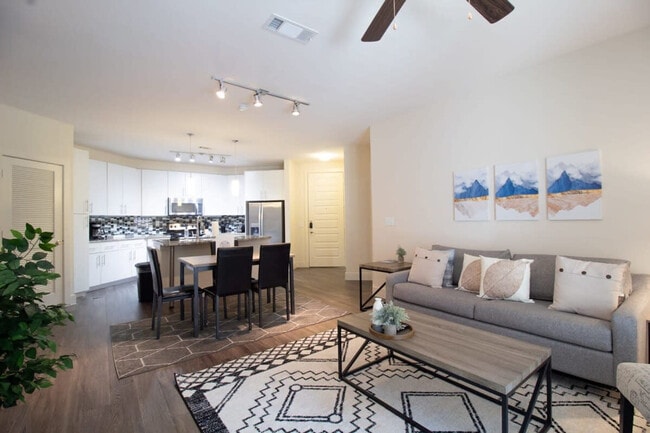 Foto del edificio - 5880 Inwood Dr
