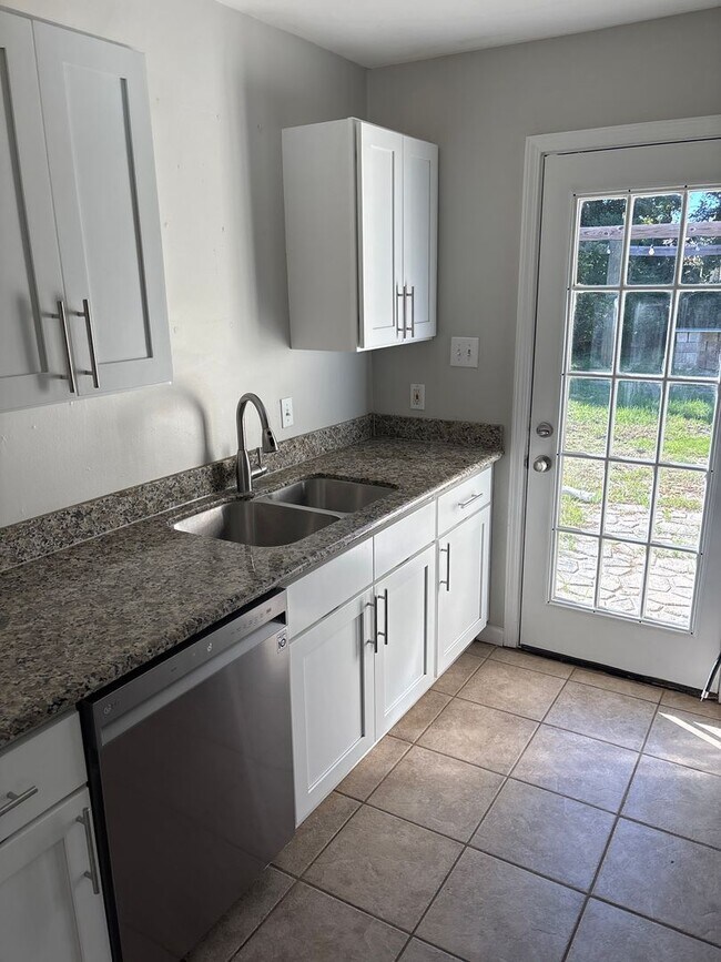 Foto del edificio - BILOXI - 3 BED/2 BATH HOME LOCATED IN THE HEART OF THE CITY - CLOSE TO BEACH