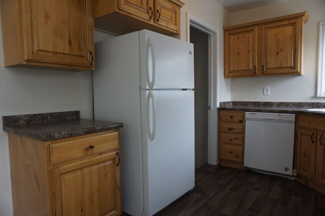 Building Photo - Upgraded 4 Bed 2 Bath Midvale Home