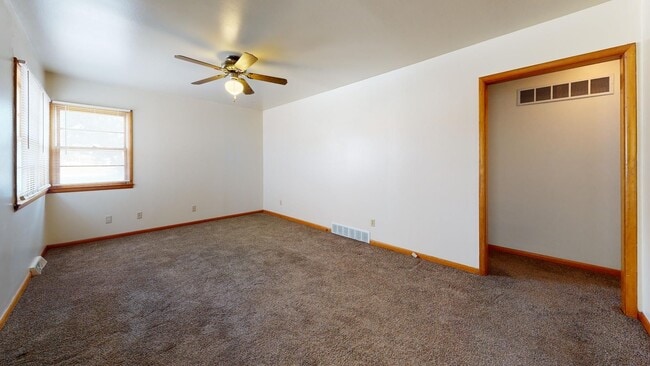 Building Photo - 5621 Eisenhower Ave