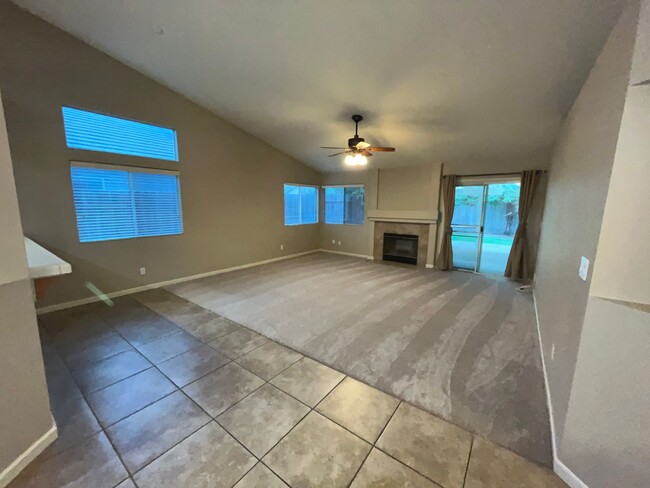 Building Photo - Perfect Single Story 3BR/2BA, New Paint & ...