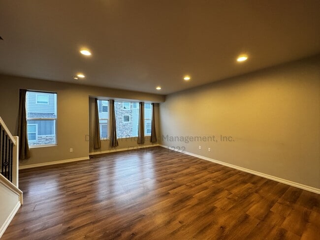 Foto del edificio - Gorgeous 3 Bedroom Townhouse Located in No...