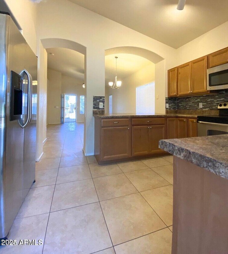 Primary Photo - 2643 S 156th Ave