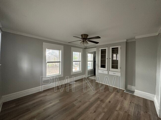 Building Photo - 503 Maple Ave
