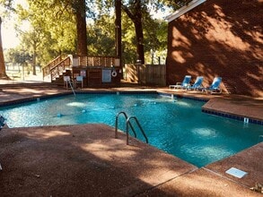 Building Photo - 443 N Highland St