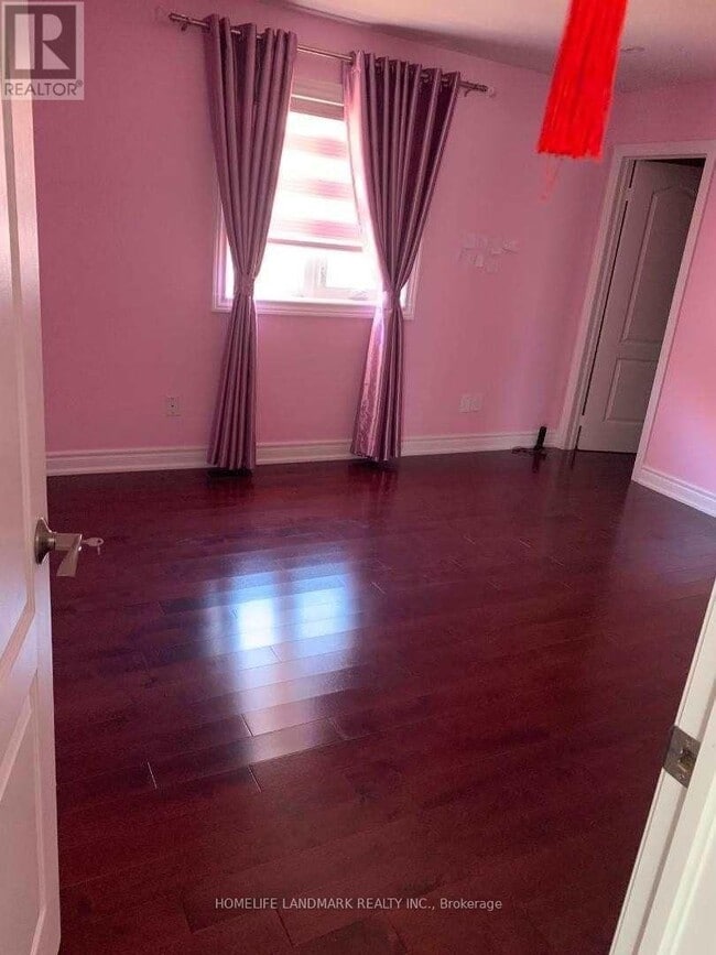 Photo du bâtiment - 595 Highglen Ave