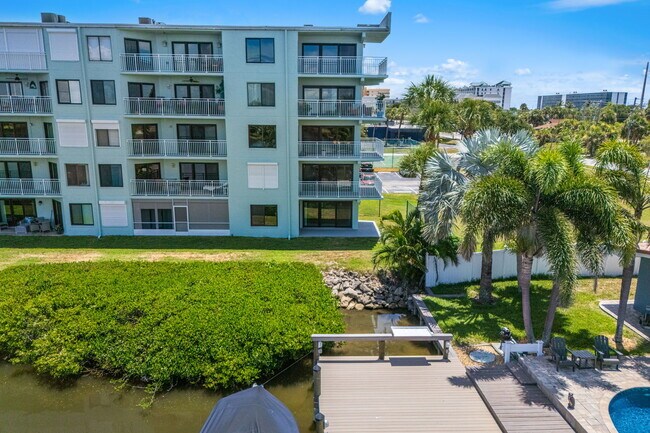 Foto del edificio - 1700 Commodore Blvd