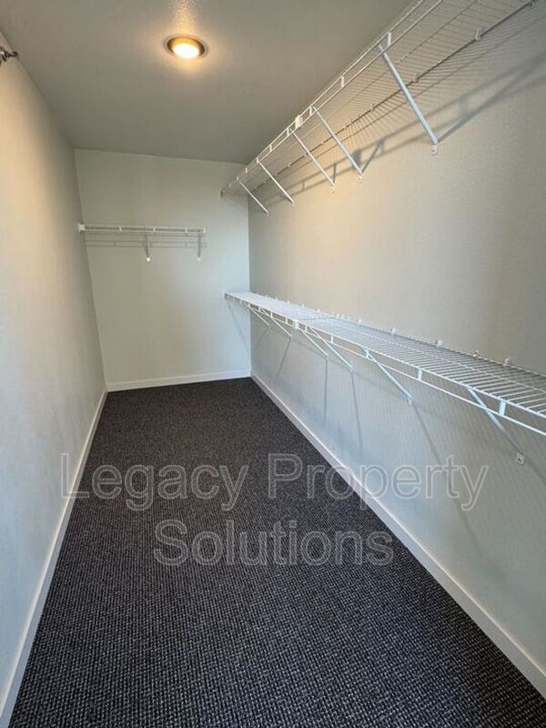 Foto principal - 208 E Greenfield Ln