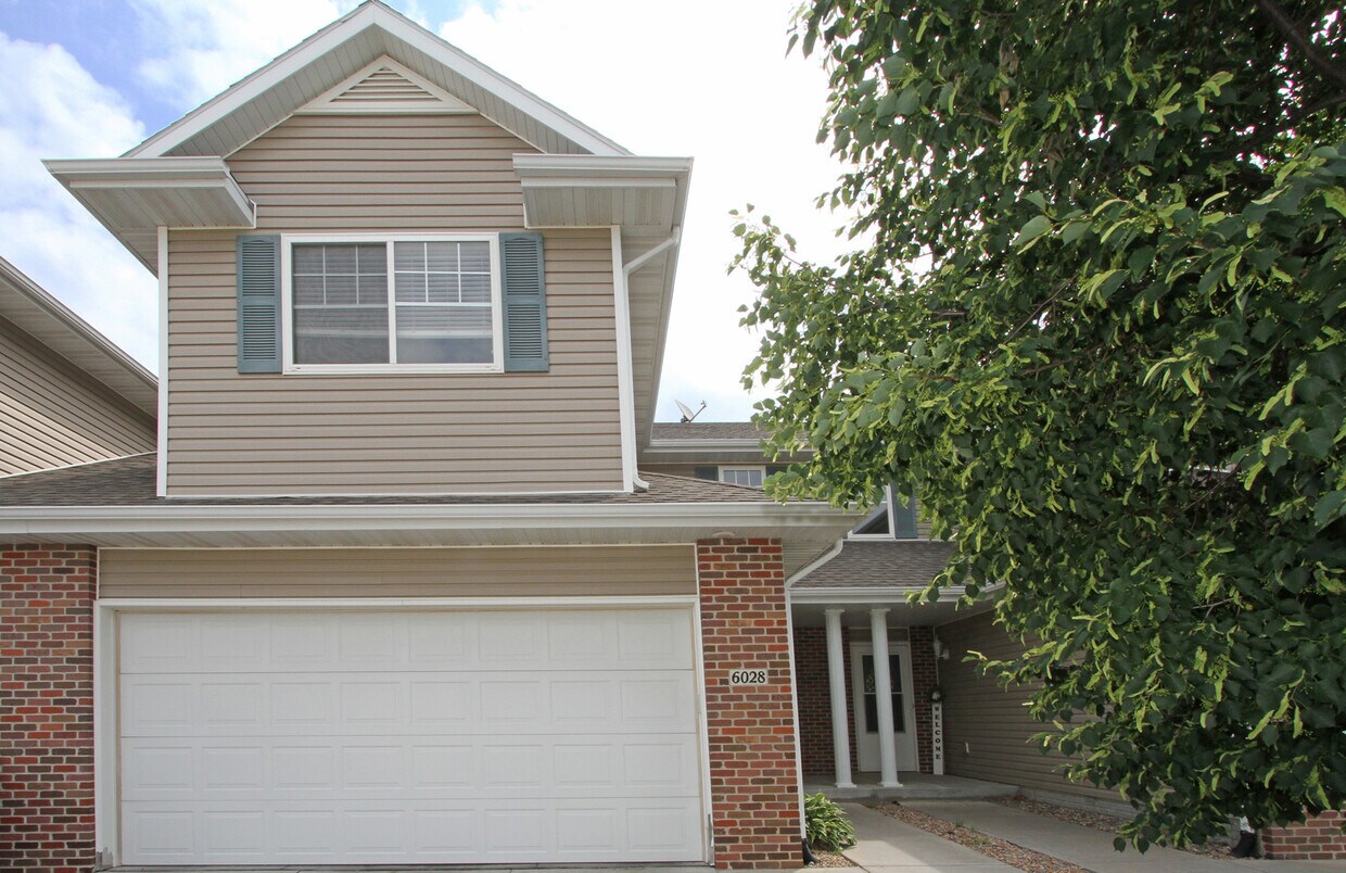 Foto principal - 6028 Glenbrook Ln